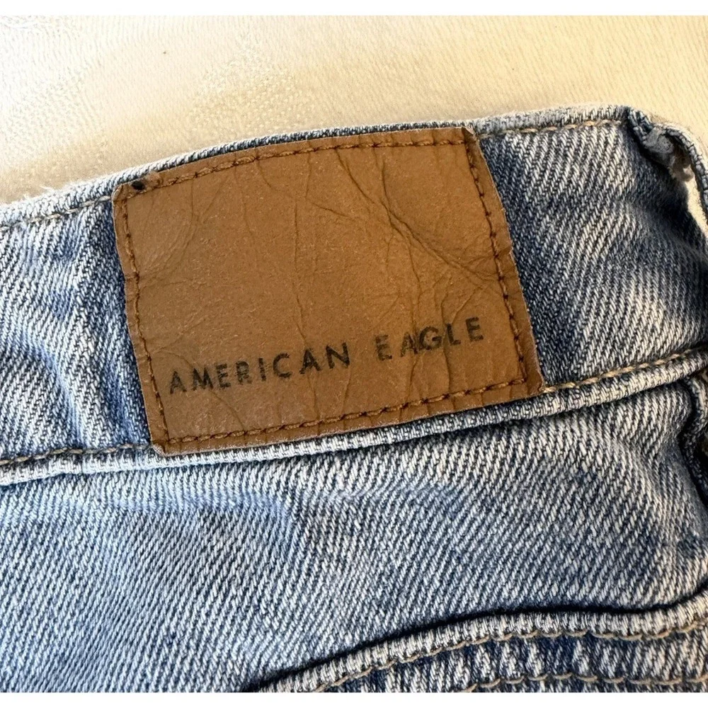 American Eagle Women's Cut Off Denim Shorts Size 6 Distressed Light Wash